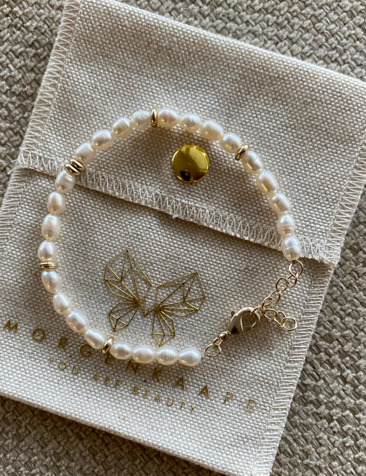 Armbånd med små ferskvannsperler