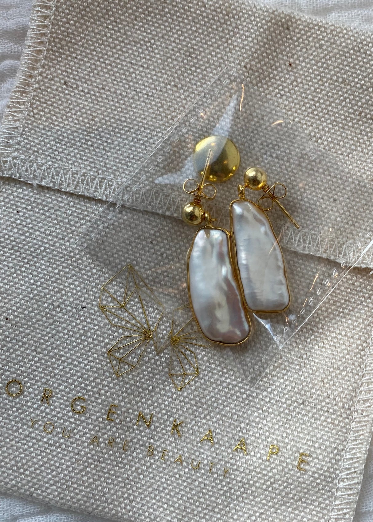 Øredobber med barokke ferskvannsperler