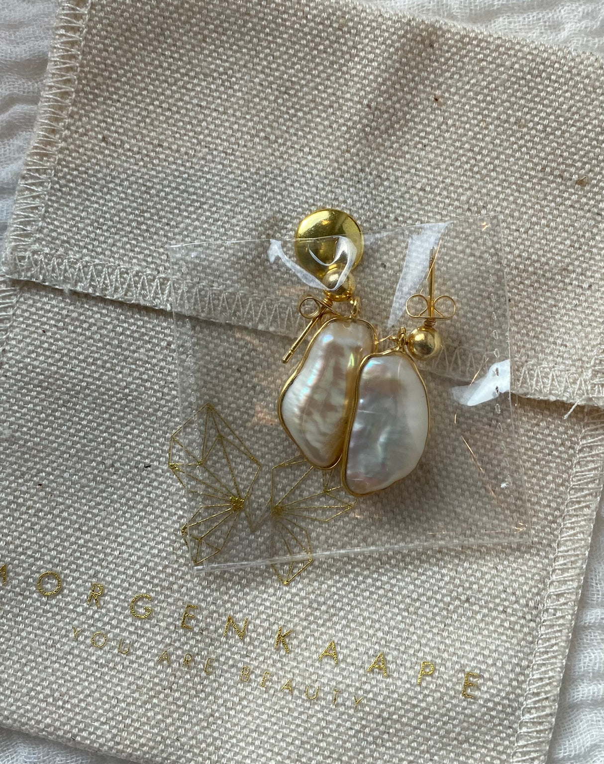 Øredobber med barokke ferskvannsperler