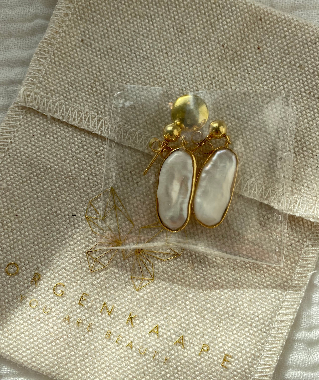 Øredobber med barokke ferskvannsperler