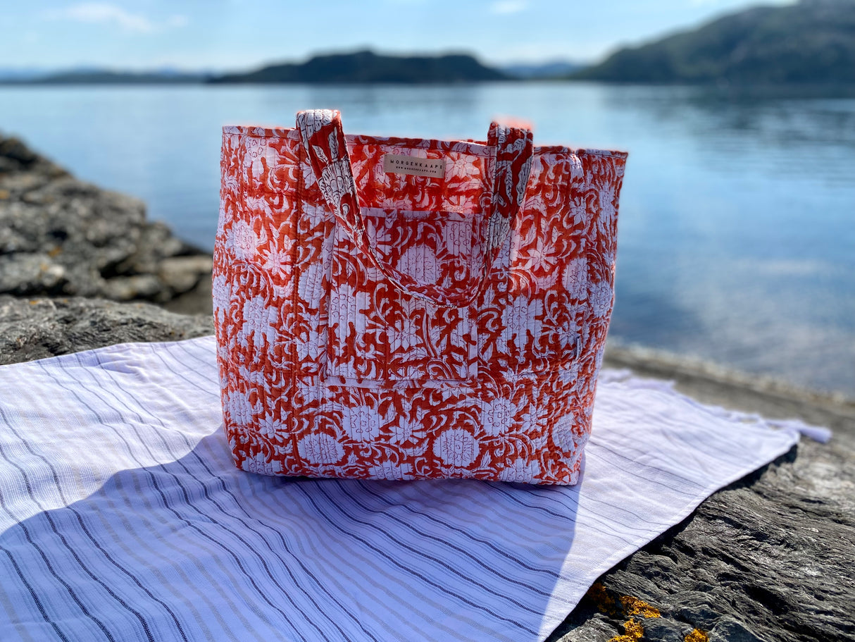 Kun 1 stk. igjen! Tote bag - Block print - Blomster rød/hvit