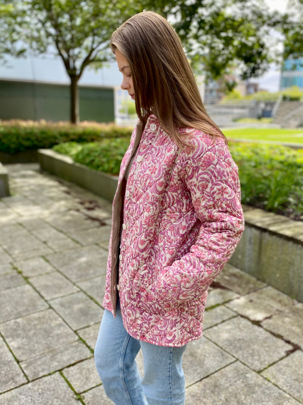 Quiltet jakke - Block print - Blomstret lilla/beige