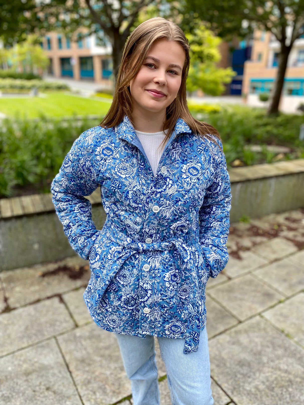 Quiltet jakke - Block print - Blomstret blå