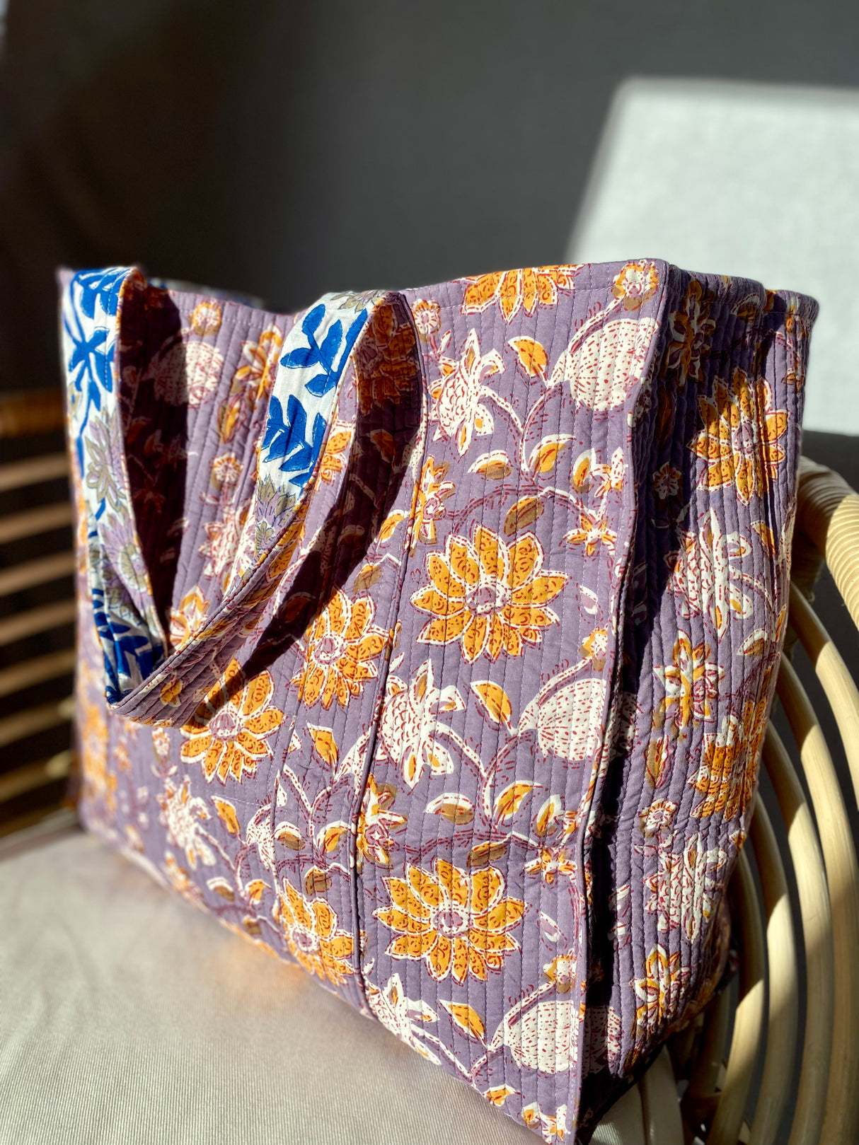 Få antall igjen! Tote bag - Block print - Lilla/orange/blå/blomstermønster